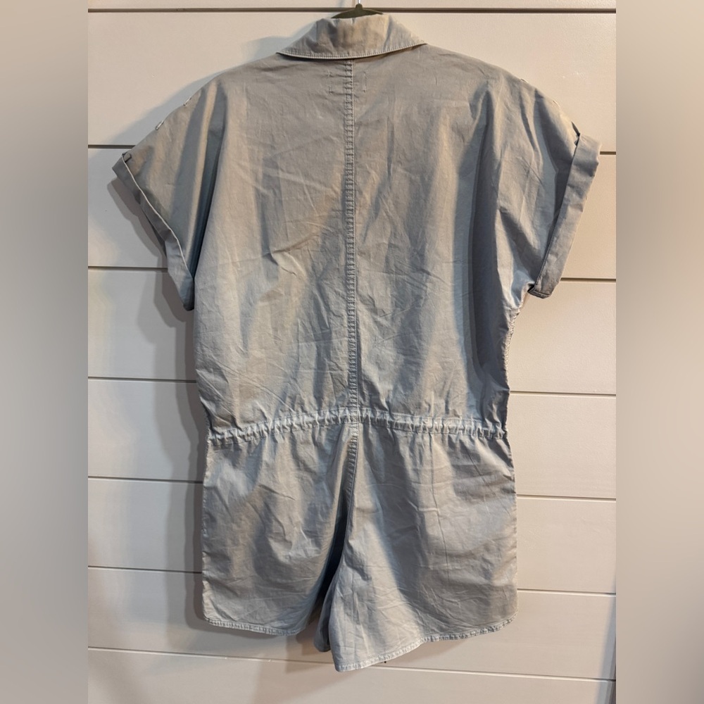 Pistola Meg Short Sleeve Zip Front Romper
Size Medium - Picture 3 of 7